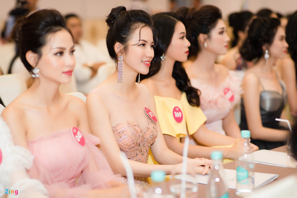 Người đẹp Hoa hậu Việt Nam tươi tắn trước thềm chung kết