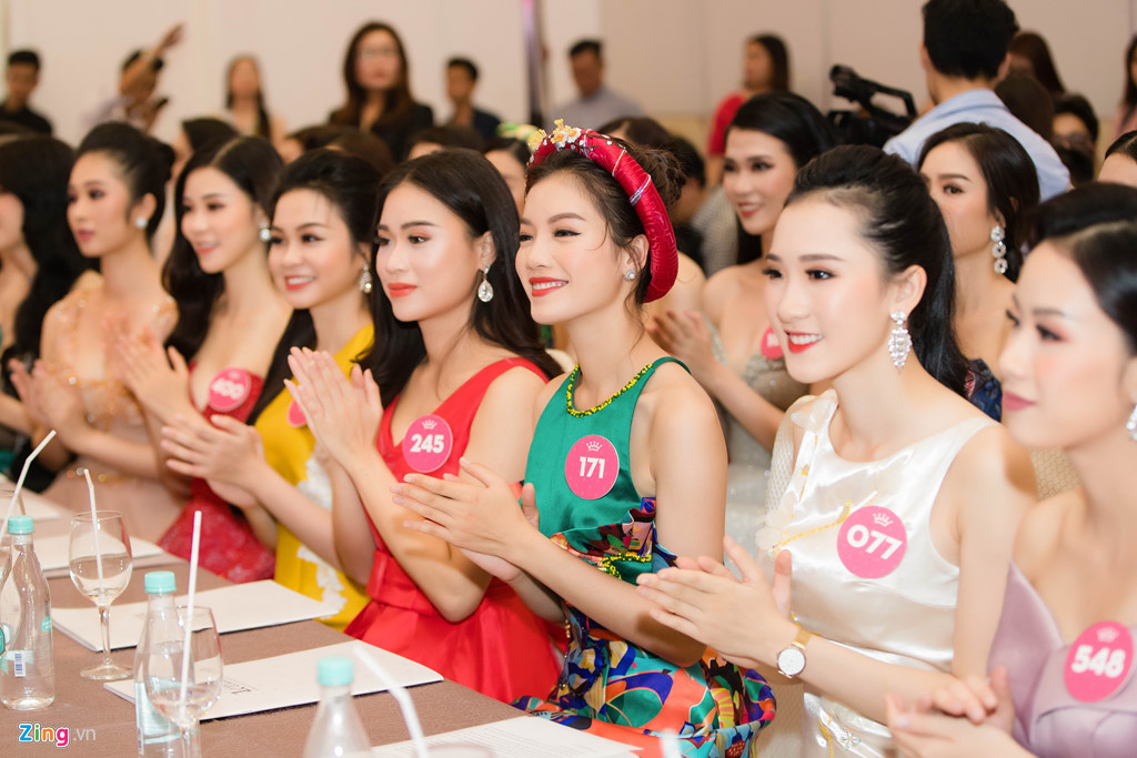 Người đẹp Hoa hậu Việt Nam tươi tắn trước thềm chung kết