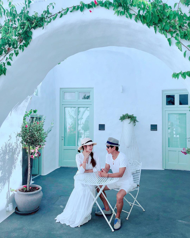 Son như vợ chồng Lý Hải - Minh Hà trốn con phượt trời Tây khoe hình đẹp như ảnh cưới khiến fan ganh tỵ