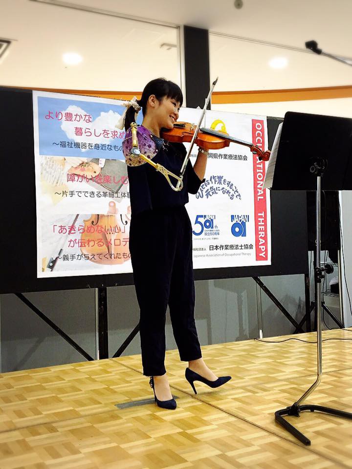 Nếu bạn than thân trách phận về cuộc sống, hãy xem người phụ nữ mất 1 cánh tay này chơi violin để thấy nghị lực phi thường là thế nào