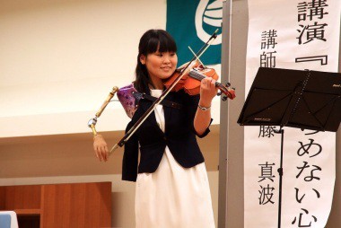 Nếu bạn than thân trách phận về cuộc sống, hãy xem người phụ nữ mất 1 cánh tay này chơi violin để thấy nghị lực phi thường là thế nào