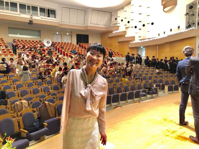 Nếu bạn than thân trách phận về cuộc sống, hãy xem người phụ nữ mất 1 cánh tay này chơi violin để thấy nghị lực phi thường là thế nào