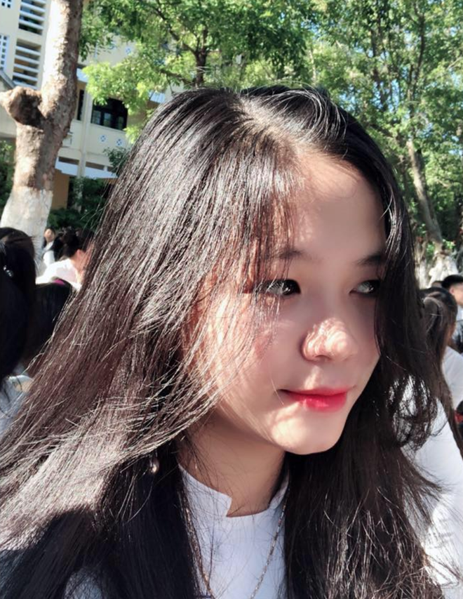 Nhờ hành động ga lăng bất chợt, nam sinh nổi tiếng khắp MXH vì hình ảnh quá sức ngôn tình