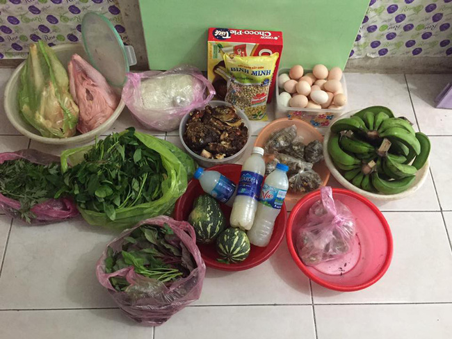 Muôn kiểu gửi quà của mẹ chồng: Người cẩn thận làm cả trai sông đóng đá, người thì lầy lội gửi kèm tâm thư