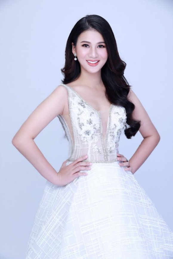 Chân dài từng bị đại gia và đồng nghiệp gạ tình đổi tiền - Á hậu Thái Mỹ Linh là ai?