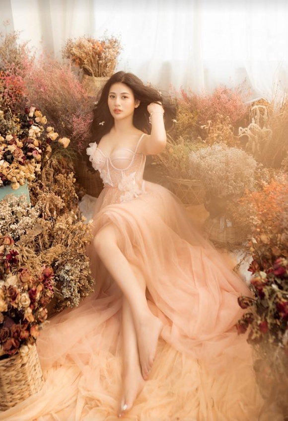 Chân dài từng bị đại gia và đồng nghiệp gạ tình đổi tiền - Á hậu Thái Mỹ Linh là ai?