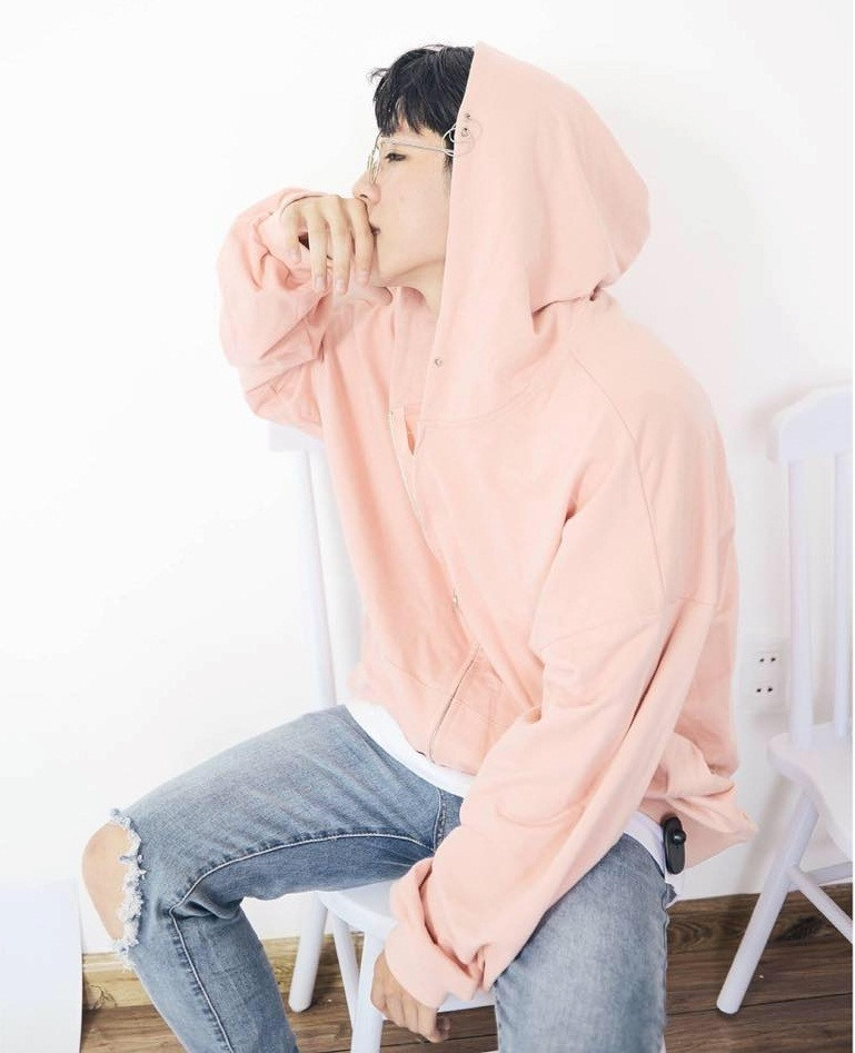 Khoe ảnh chụp với mèo, 9X Hải Phòng được khen đáng yêu hơn boss