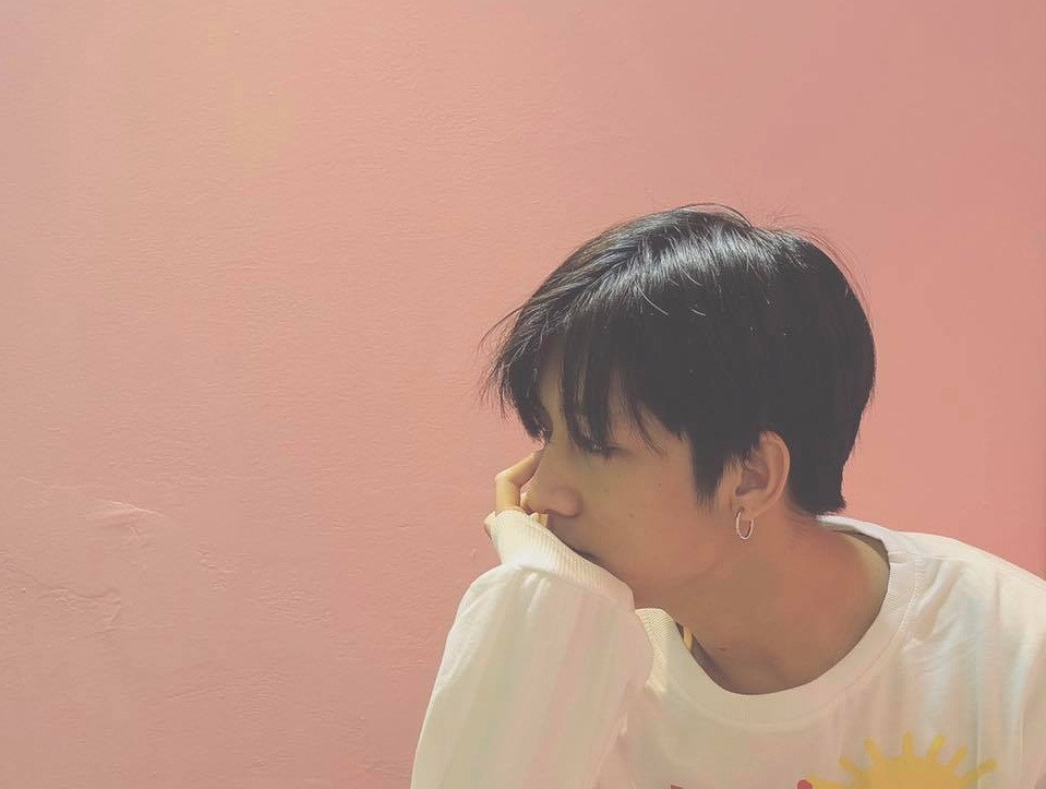 Khoe ảnh chụp với mèo, 9X Hải Phòng được khen đáng yêu hơn boss