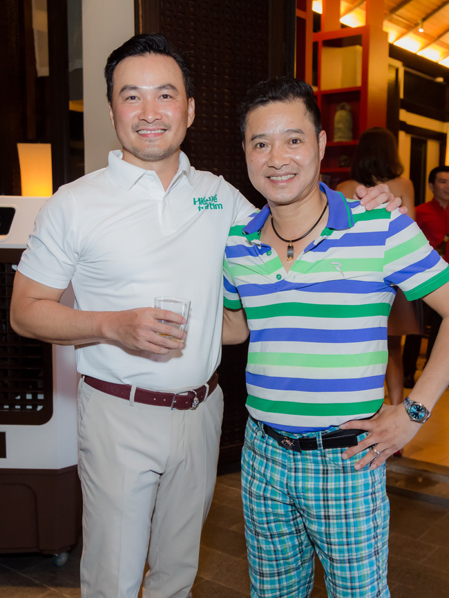 Trương Ngọc Ánh gương mặt khác lạ xuất hiện bên bà xã Bình Minh