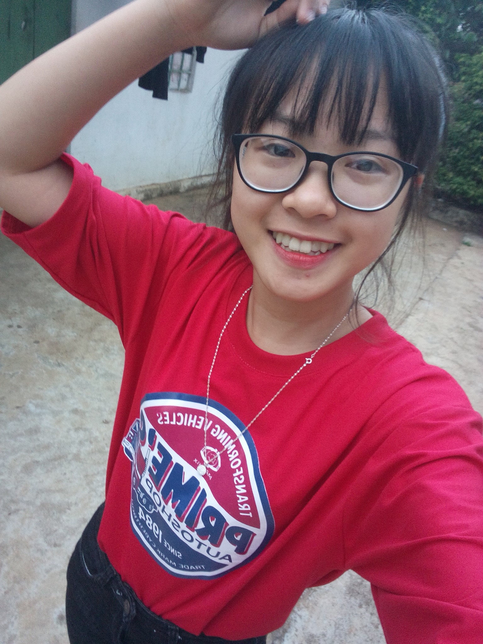 Tiết mục văn nghệ khai giảng của chị khối trên khiến các nam sinh đòi tỏ tình bằng được