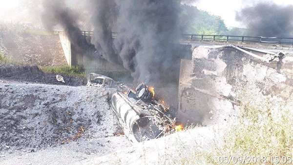 Xe bồn phát nổ như bom, cao tốc dài nhất Việt Nam đứt ở Yên Bái
