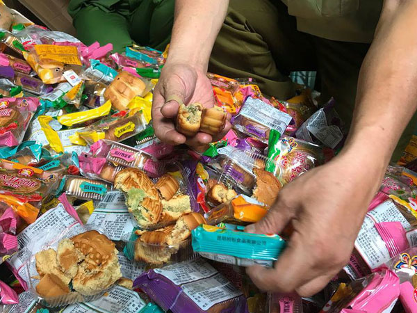 Tiếp tục tạm giữ hàng nghìn chiếc bánh Trung thu xách tay không nguồn gốc ở Hà Nội