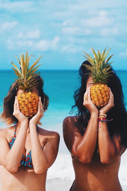 Bikini bằng…dứa đang là xu hướng thống lĩnh mạng xã hội