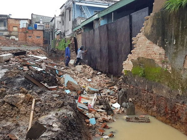 3 công nhân ở Đồng Nai bị bức tường sập vùi lấp