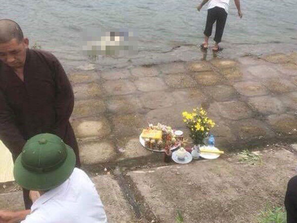 Hà Nội: Kinh hãi phát hiện thi thể người đàn ông nổi dưới hồ nước
