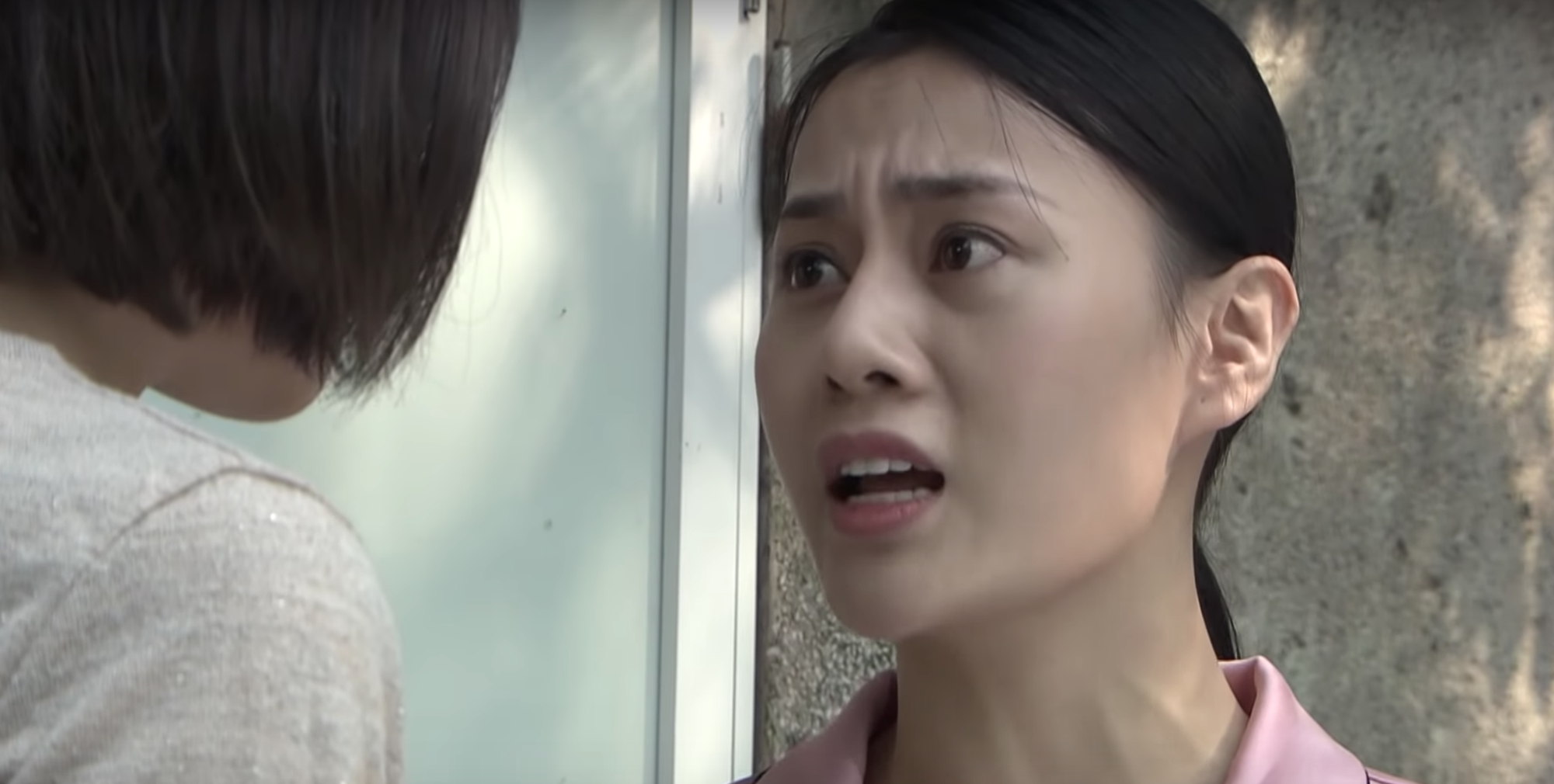 Phim Quỳnh Búp Bê tập 9: Quỳnh cầm bô nước tiểu của con phang bôm bốp lên đầu My Sói