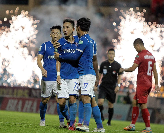 CLB Hải Phòng thoát thua trong ngày thủ môn Văn Lâm mắc sai lầm