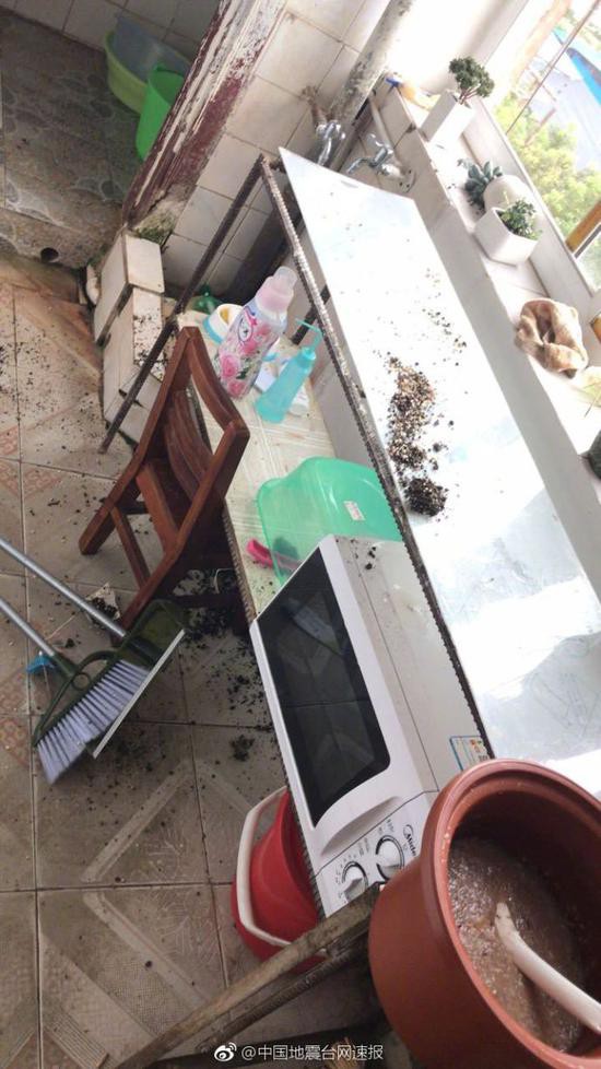 Cảnh tan hoang sau động đất 5,9 độ Richter tại Trung Quốc ảnh hưởng tới Việt Nam