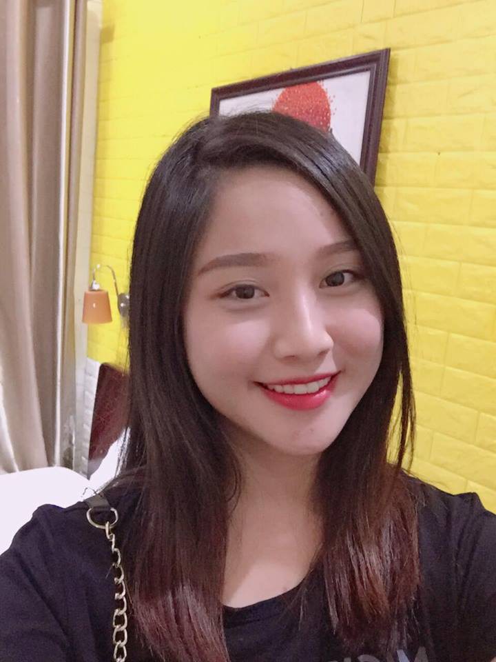 Vô tình ngồi ngay bàn phát người yêu, cô gái xinh đẹp bỗng nhận được một loạt đơn ứng tuyển