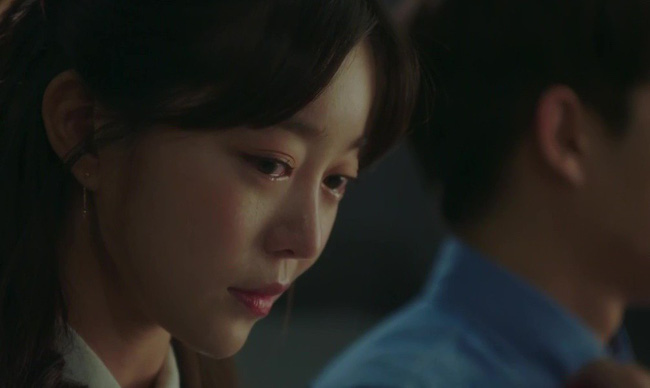 Bỏ trai trẻ chạy theo tiếng sét ái tình với trai già hơn mình 20 tuổi, cô gái chẳng ngờ nhận về kết cục này