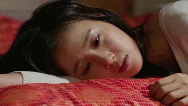 Ngất xỉu bởi quà cưới từ người yêu cũ của chú rể, sau khi tỉnh dậy cô dâu đã làm ngay việc này