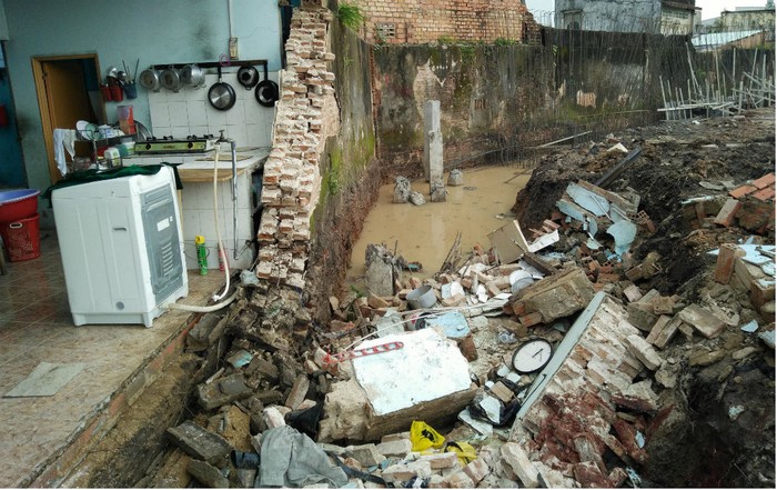 Sập tường rào nhà máy, một người tử vong