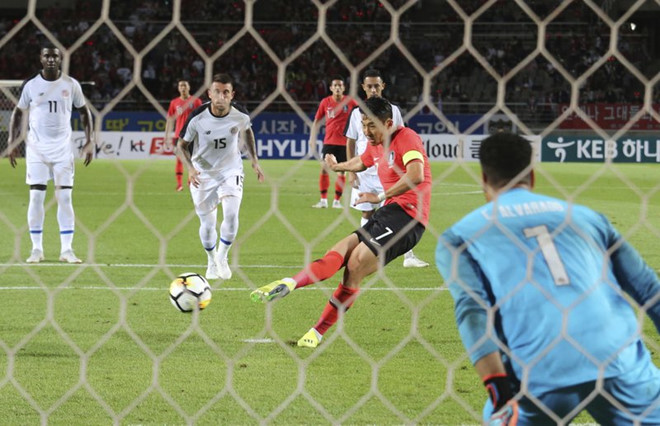 Son Heung-min sút hỏng penalty trong ngày ra mắt tân HLV đội Hàn Quốc