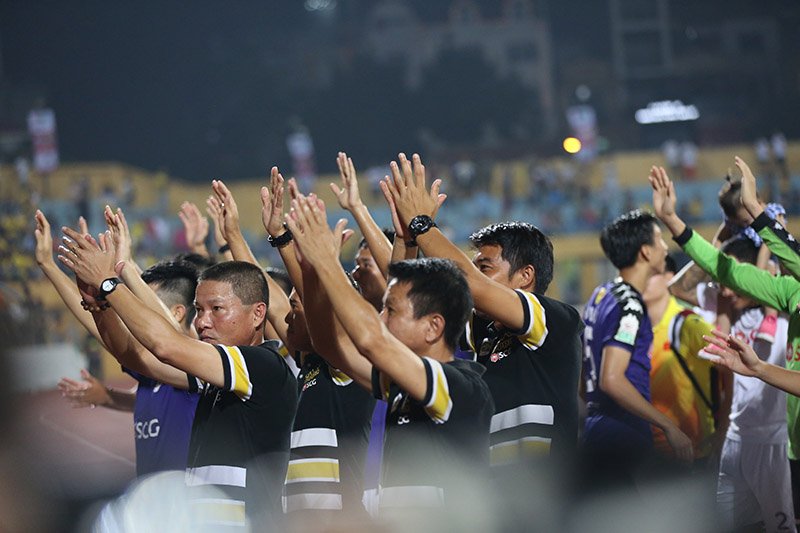 Video: Bầu Hiển cùng CLB Hà Nội hân hoan mừng vô địch sớm V-League