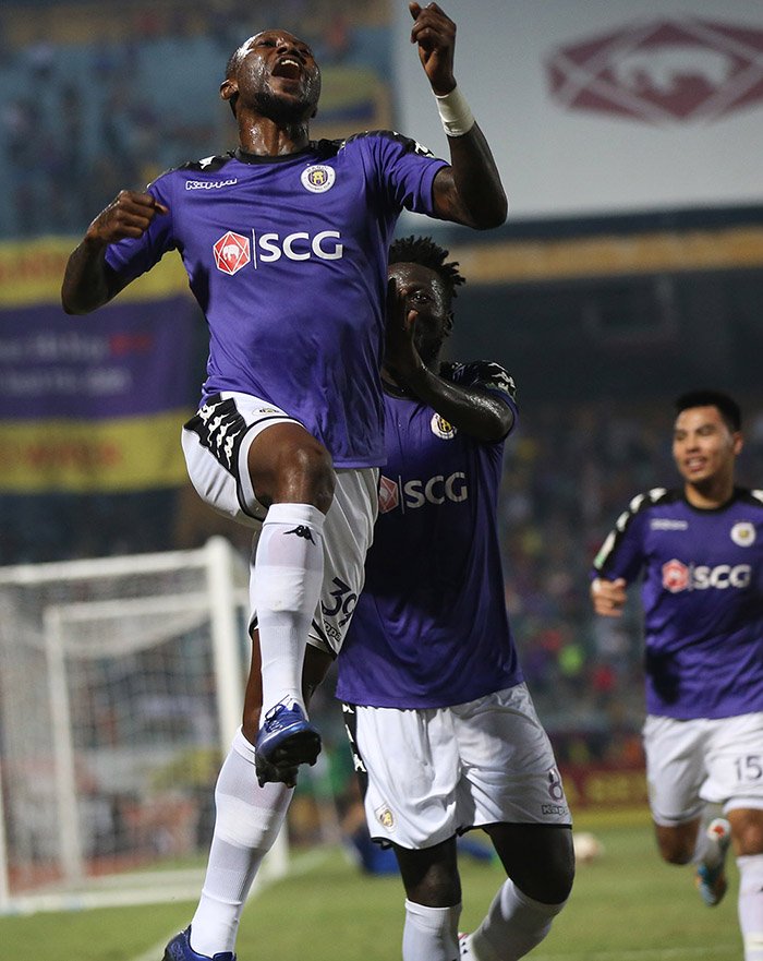 Video: Bầu Hiển cùng CLB Hà Nội hân hoan mừng vô địch sớm V-League