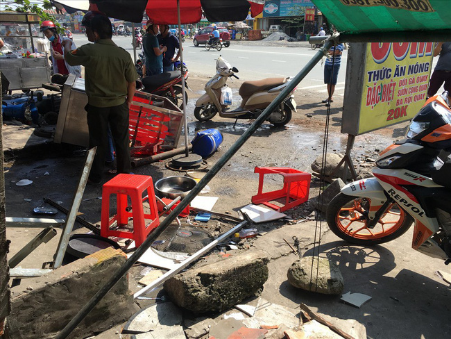 Đang ngồi rửa bát bị ô tô lao vào nhà đâm nguy kịch