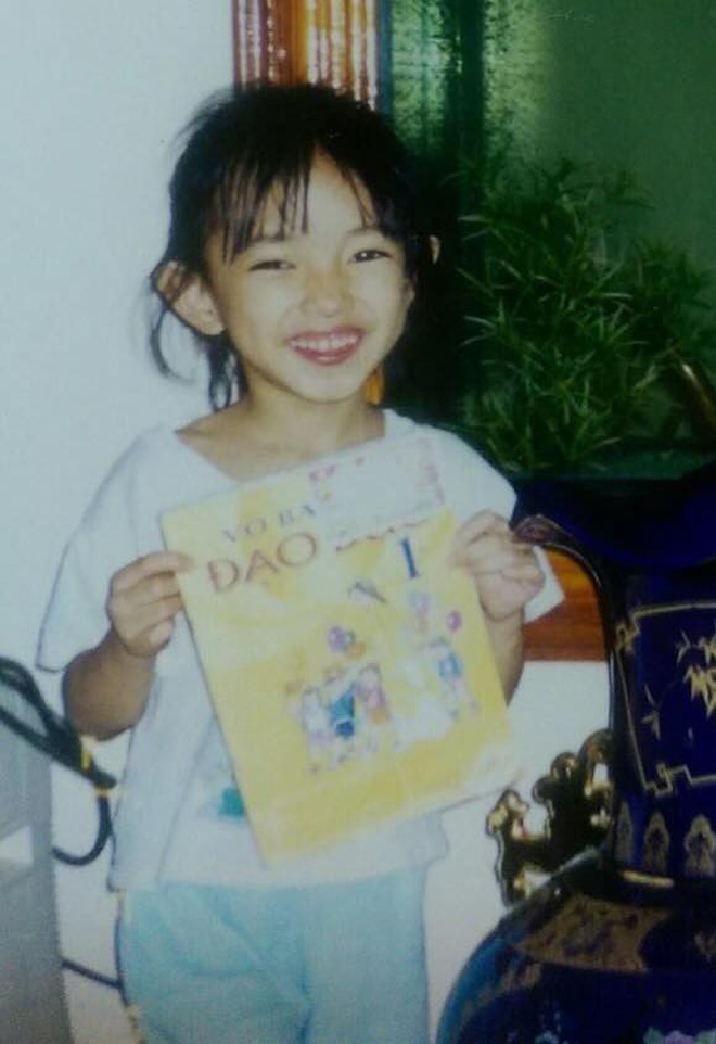 Châu Bùi thời lớp 7 mặt búng ra sữa, cũng theo trend tóc ép thẳng mái bằng như ai!