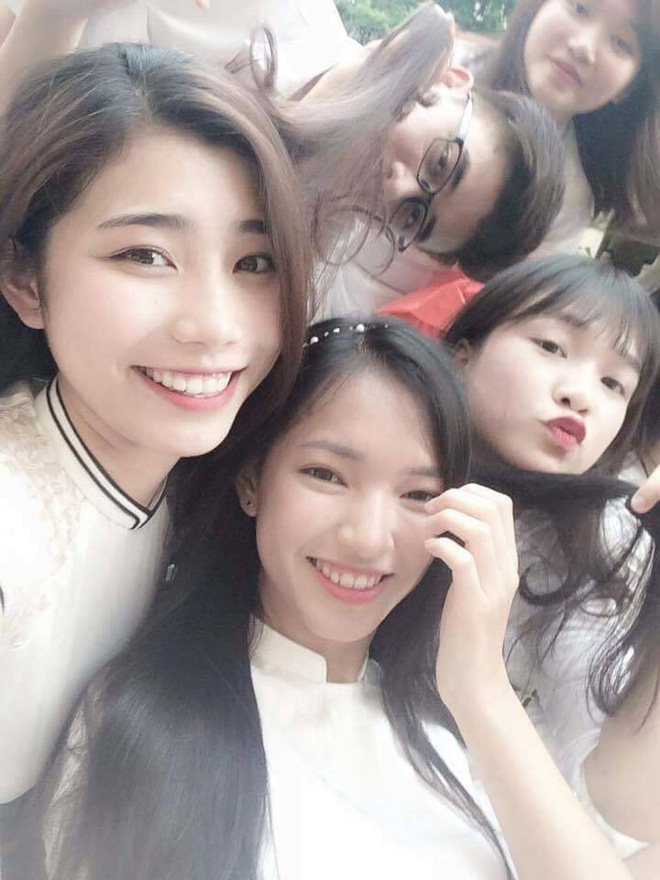 Châu Bùi thời lớp 7 mặt búng ra sữa, cũng theo trend tóc ép thẳng mái bằng như ai!