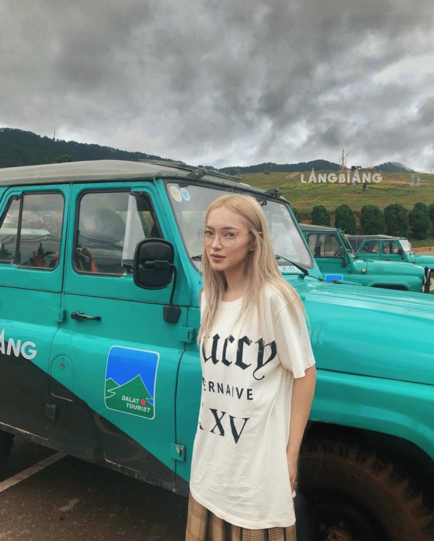 Châu Bùi thời lớp 7 mặt búng ra sữa, cũng theo trend tóc ép thẳng mái bằng như ai!