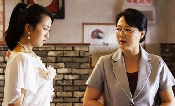 Nàng dâu hiện đại bẽ mặt vì nấu xong loạt kiệt tác cho bữa cơm mà không biết chui xuống lỗ nẻ nào