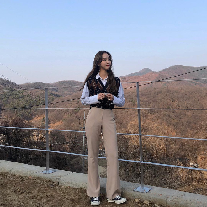 365 ngày chỉ mặc quần dài cũng không thành vấn đề nếu bạn biết mix đồ linh hoạt như cô nàng này