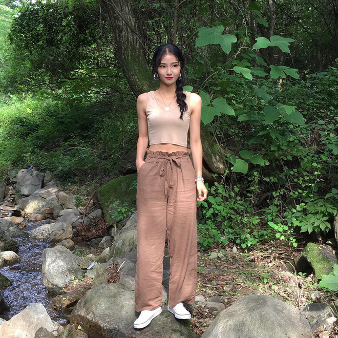 365 ngày chỉ mặc quần dài cũng không thành vấn đề nếu bạn biết mix đồ linh hoạt như cô nàng này