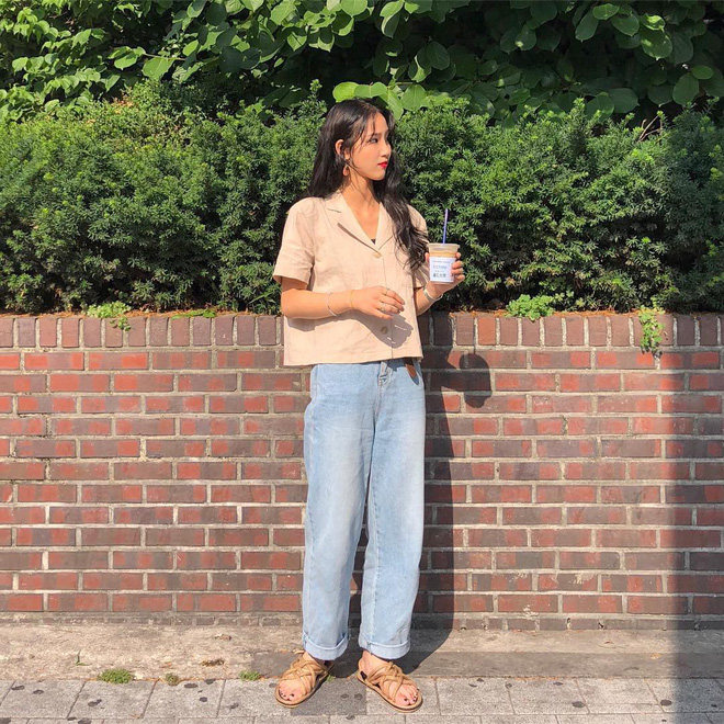 365 ngày chỉ mặc quần dài cũng không thành vấn đề nếu bạn biết mix đồ linh hoạt như cô nàng này