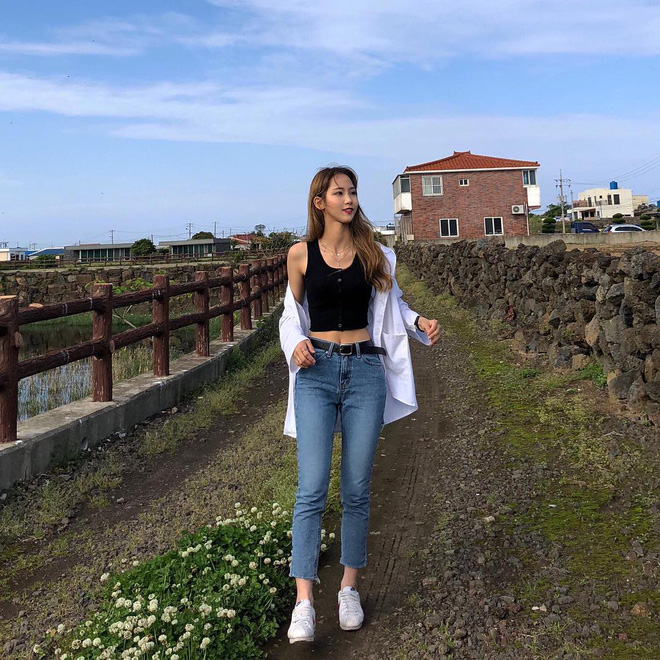 365 ngày chỉ mặc quần dài cũng không thành vấn đề nếu bạn biết mix đồ linh hoạt như cô nàng này