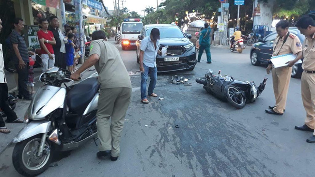 TP.HCM: Ô tô tông liên hoàn 3 xe máy rồi bỏ chạy khiến 3 người nhập viện cấp cứu, trong đó có trẻ em