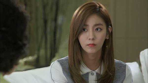 Bầu gần đến ngày đẻ, đau đớn phát hiện đoạn phim lạ trong điện thoại chồng