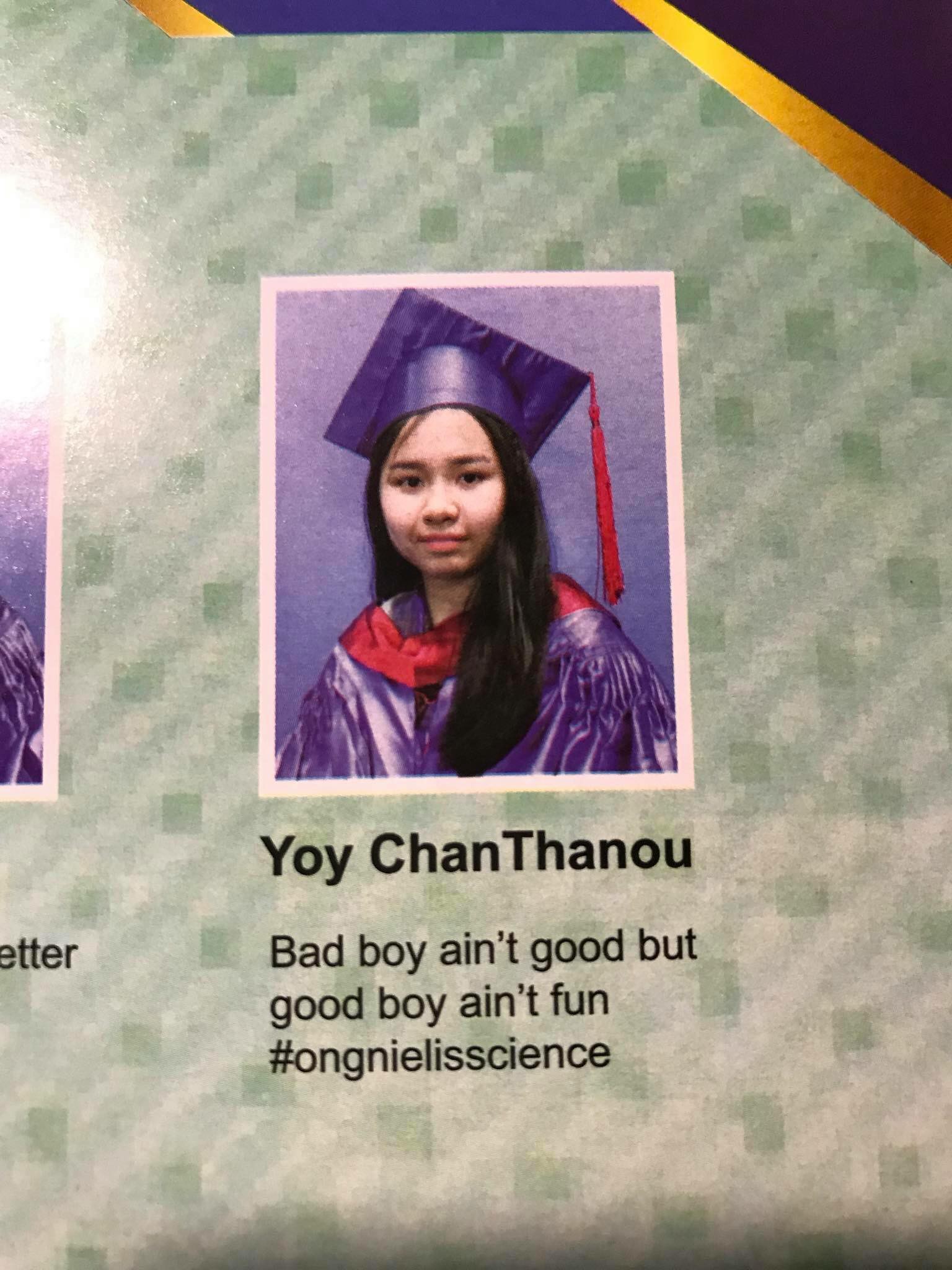 Cười gần chết với những câu trích dẫn chất hơn nước cất trong bộ ảnh kỷ yếu đang hot nhất MXH!