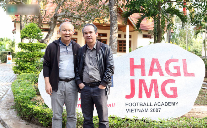 Ba lần xuất ngoại mời thầy và lời hứa ngàn vàng của bầu Đức với HLV Park Hang-seo