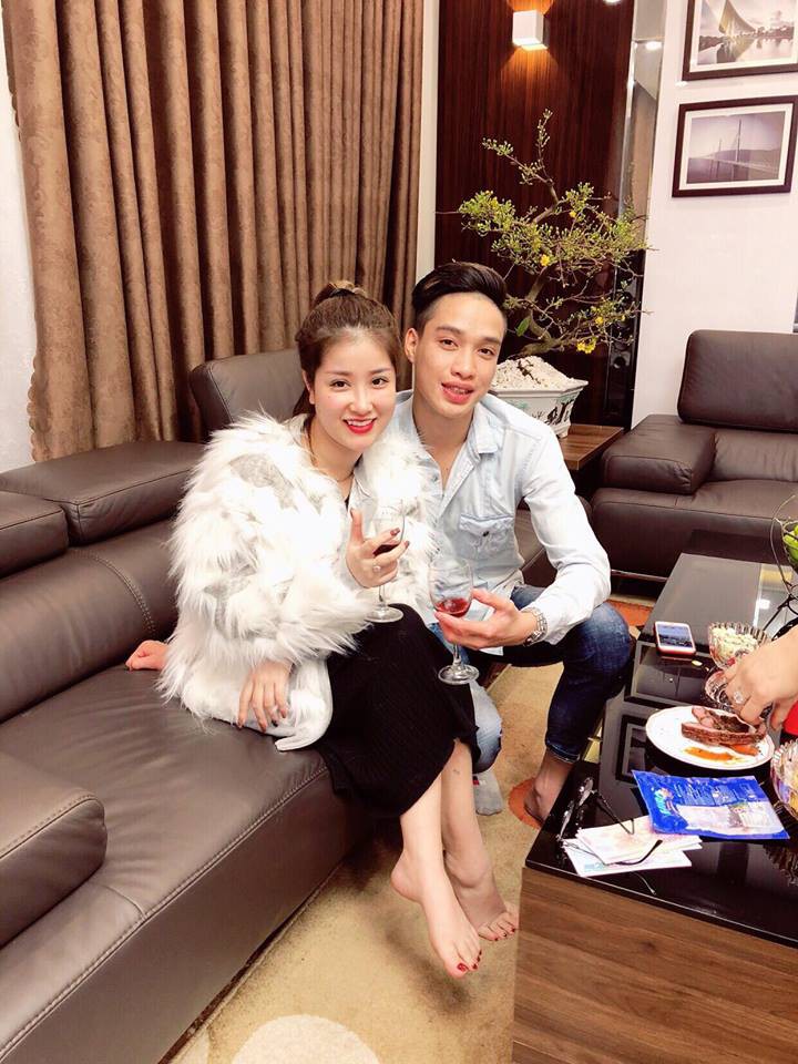 Người trong cuộc tiết lộ sự thật gây sốc về câu chuyện chia tay xong đeo khẩu trang cho hình xăm bạn gái khiến dân mạng tranh cãi