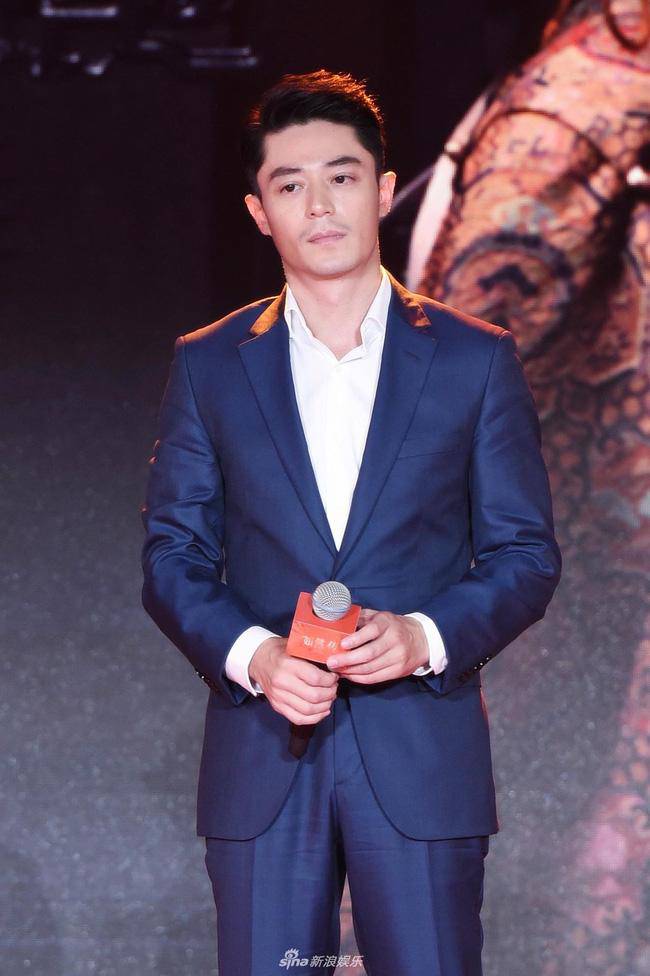 Hoắc Kiến Hoa mặt lạnh trước người đẹp nhưng thay đổi thái độ khi nhắc đến một cô gái