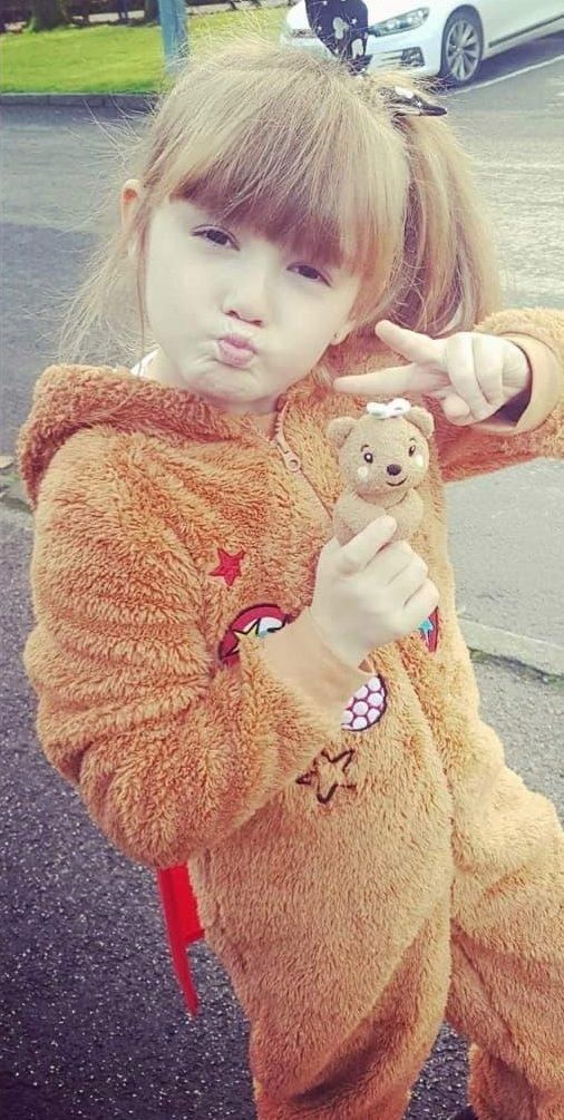 Đau thắt lòng với câu nói cuối cùng của bé gái 7 tuổi trước khi qua đời trong vòng tay của cha mình