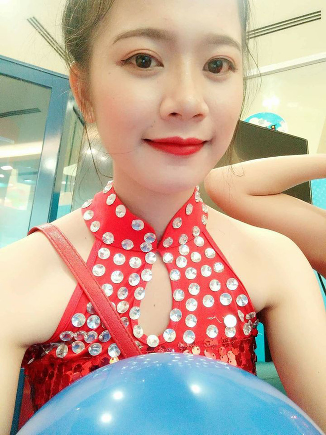 Nhan sắc khả ái, dịu dàng của cô giáo mầm non đứng nhảy chữa cháy cho các bé học sinh quên bài gây sốt MXH Nhan sắc khả ái, dịu dàng của cô giáo mầm non đứng nhảy chữa cháy cho các bé học sinh quên bài gây sốt MXH