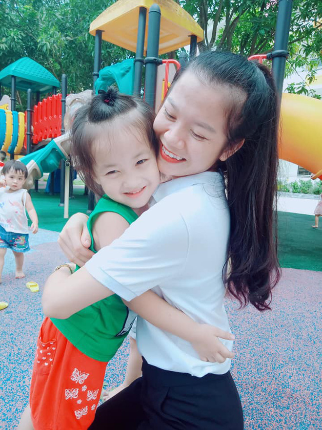 Nhan sắc khả ái, dịu dàng của cô giáo mầm non đứng nhảy chữa cháy cho các bé học sinh quên bài gây sốt MXH