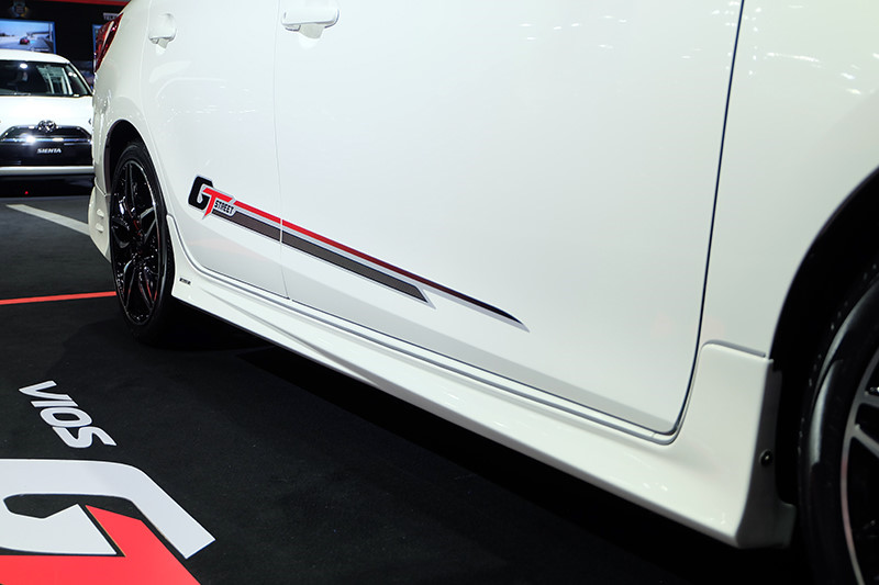 Toyota ra mắt Vios phong cách xe đua đường phố, giá 23.000 USD