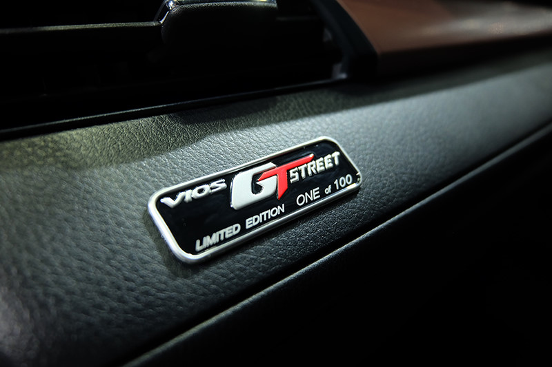 Toyota ra mắt Vios phong cách xe đua đường phố, giá 23.000 USD