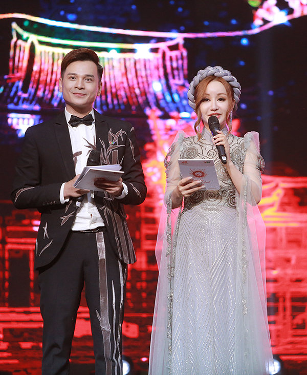 Hiện tượng Apple Pen - Piko Taro gây náo loạn sân khấu Nhạc hội Việt - Nhật